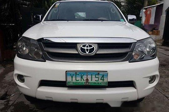 Selling White Toyota Fortuner 2006 Automatic Gasoline at 100000 km 