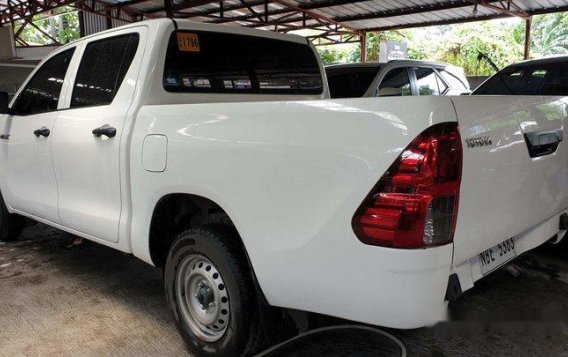 Sell White 2019 Toyota Hilux Manual Diesel at 16000 km -3