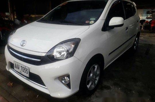 Selling White Toyota Wigo 2014 Automatic Gasoline at 33919 km-1