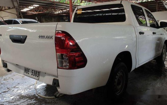 Sell White 2019 Toyota Hilux Manual Diesel at 16000 km -2