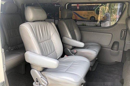 Toyota Hiace 2010 Automatic Diesel for sale-3