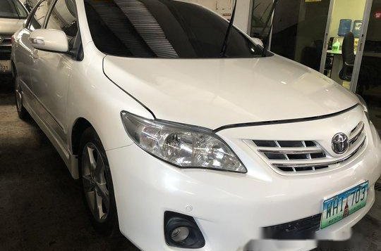 Sell White 2013 Toyota Corolla Altis Automatic Gasoline 