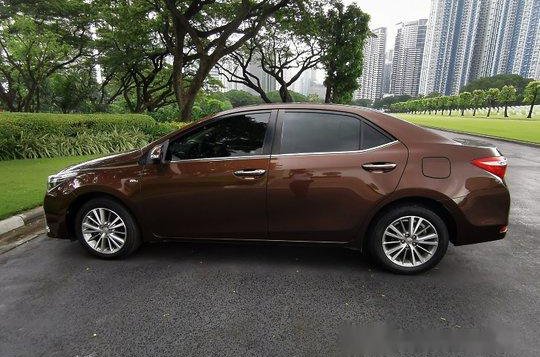 Sell Brown 2014 Toyota Corolla Altis Automatic Gasoline -2