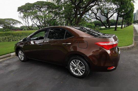 Sell Brown 2014 Toyota Corolla Altis Automatic Gasoline -3