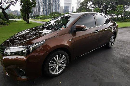 Sell Brown 2014 Toyota Corolla Altis Automatic Gasoline -1