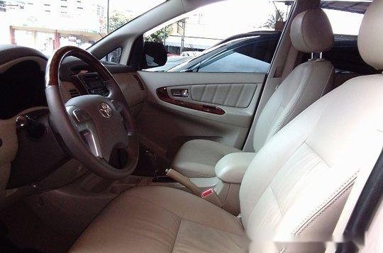 White Toyota Innova 2014 at 73000 km for sale-4
