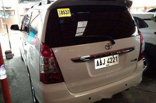 White Toyota Innova 2014 at 73000 km for sale-2