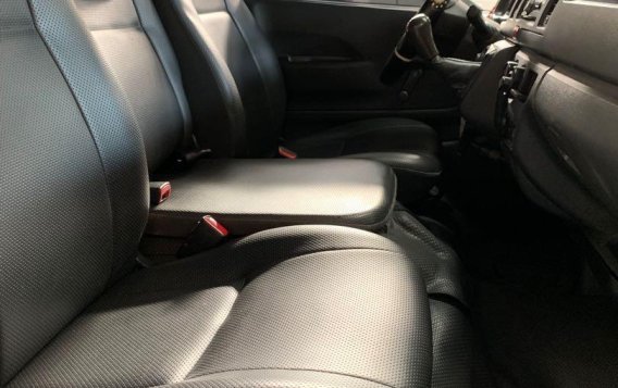 Silver Toyota Hiace 2017 for sale in Quezon City-3