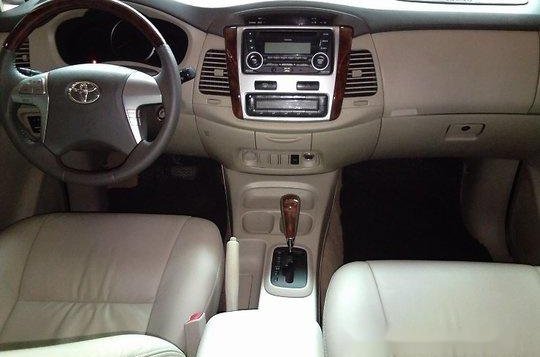 White Toyota Innova 2014 at 73000 km for sale-10