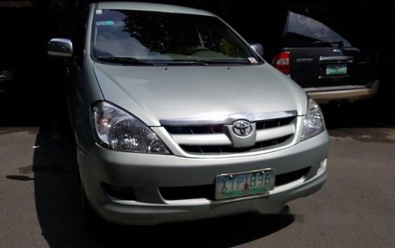 Selling Silver Toyota Innova 2005 Automatic Diesel at 93000 km-1