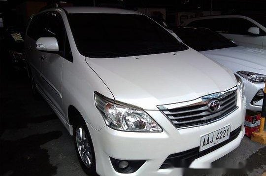 White Toyota Innova 2014 at 73000 km for sale