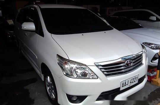 White Toyota Innova 2014 at 73000 km for sale-10