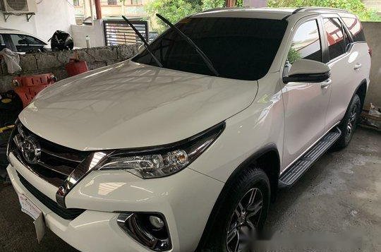 Selling White Toyota Fortuner 2018 at 11000 km -3