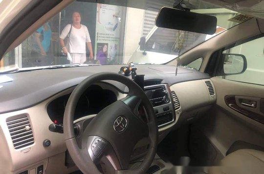 White Toyota Innova 2016 at 50000 km for sale-2