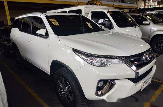 Selling White Toyota Fortuner 2018 in Quezon City -2
