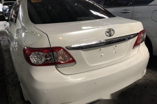 White Toyota Corolla Altis 2013 for sale in Quezon City -4