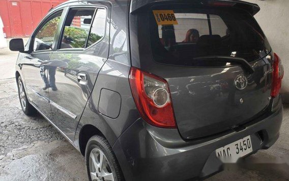 Selling Grey Toyota Wigo 2017 at 11800 km-3