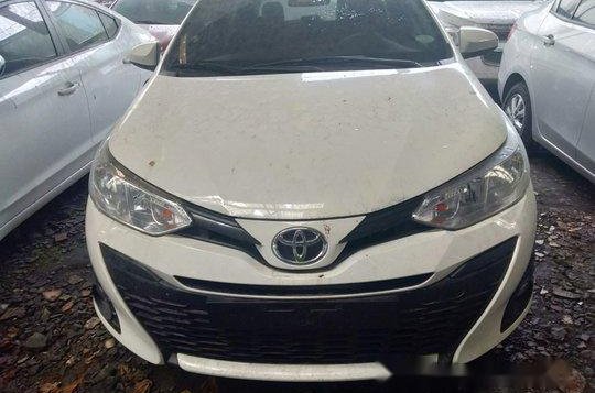 White Toyota Yaris 2018 at 13000 km for sale-1