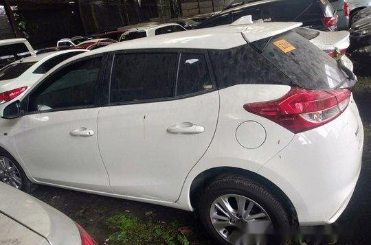 White Toyota Yaris 2018 at 13000 km for sale-4