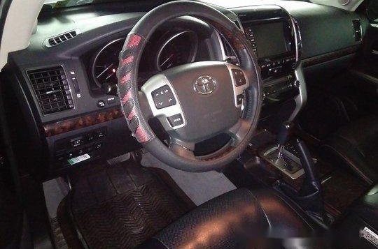 Sell Black 2015 Toyota Land Cruiser at 24622 km-9