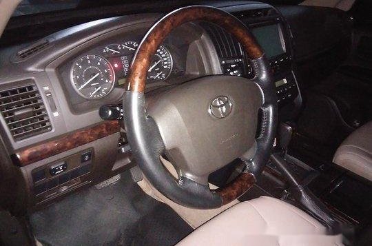 Selling White Toyota Land Cruiser 2012 at 55538 km-7