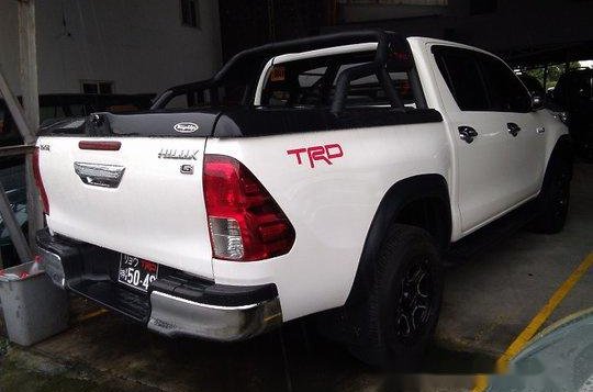 Selling White Toyota Hilux 2016 Automatic Gasoline-2