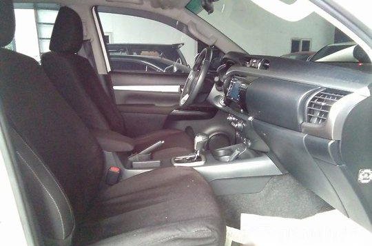Selling White Toyota Hilux 2016 Automatic Gasoline-9