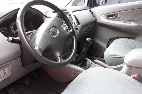 Silver Toyota Innova 2011 Manual Diesel for sale in Parañaque-1