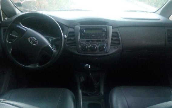 Silver Toyota Innova 2013 at 95000 km for sale -6