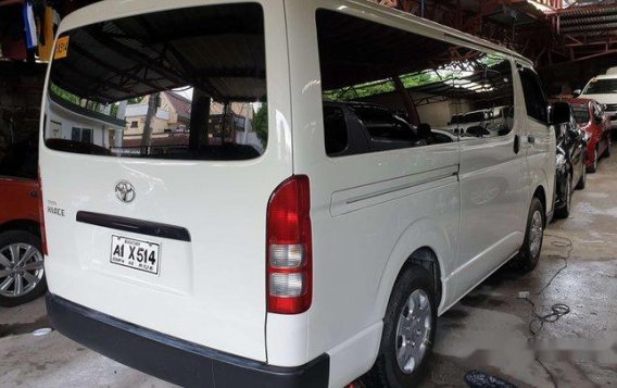 Selling White Toyota Hiace 2018 at 5500 km -2