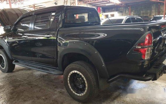 Selling Black Toyota Hilux 2016-3