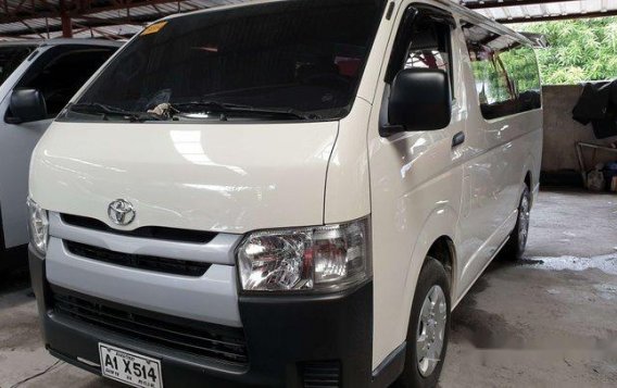 Selling White Toyota Hiace 2018 at 5500 km -1