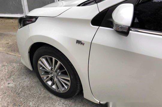 White Toyota Corolla Altis Automatic 2014 for sale  -5