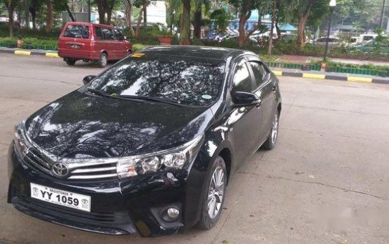 Sell Black 2016 Toyota Corolla Altis at 13000 km -1