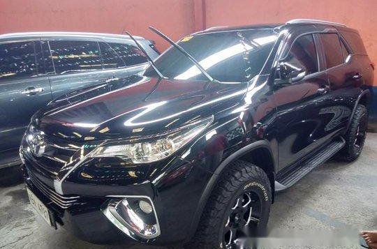 Black Toyota Fortuner 2017 Automatic Diesel for sale-2