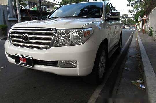 White Toyota Land Cruiser 2009 at 50001 km for sale-1