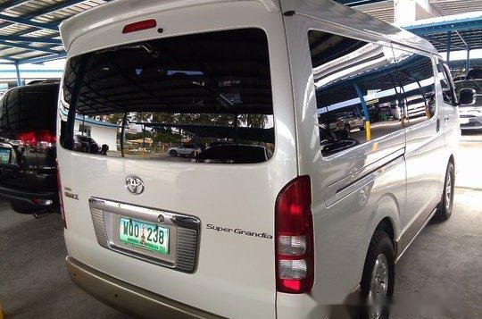 White Toyota Hiace 2013 at 59536 km for sale -2