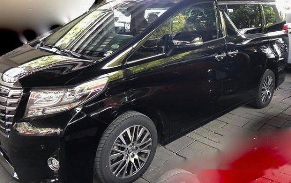 Black Toyota Alphard 2016 at 23000 km for sale-3