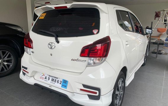 Selling White Toyota Wigo 2019 in Quezon City-2