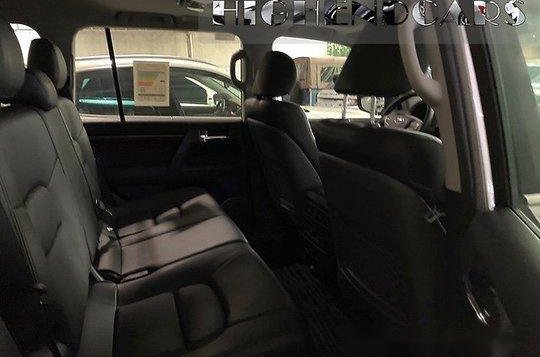 Silver Toyota Land Cruiser 2019 Automatic Diesel for sale-2