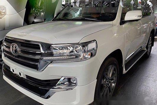 Selling White Toyota Land Cruiser 2019 Automatic Diesel-1