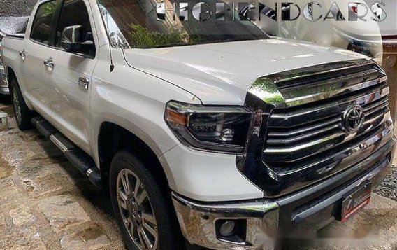 White Toyota Tundra 2018 at 10000 km for sale-1