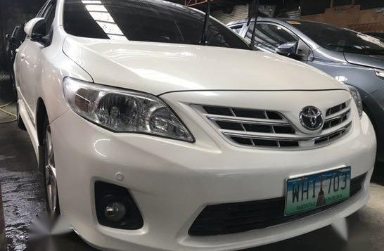 Sell Pearlwhite 2013 Toyota Corolla Altis in Quezon City -2
