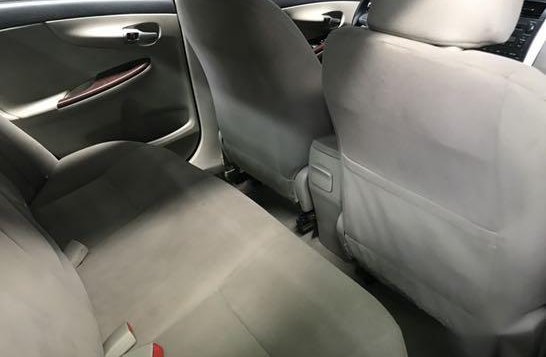 Sell Pearlwhite 2013 Toyota Corolla Altis in Quezon City -7