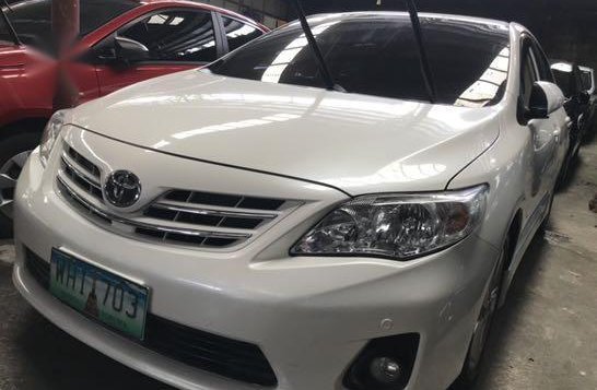 Sell Pearlwhite 2013 Toyota Corolla Altis in Quezon City -1