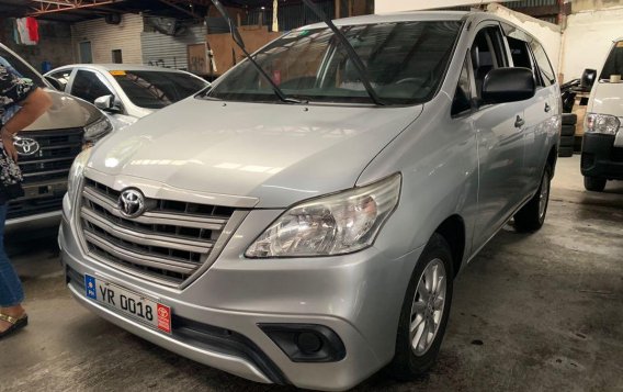 Selling Silver Toyota Innova 2015 in Quezon City-2