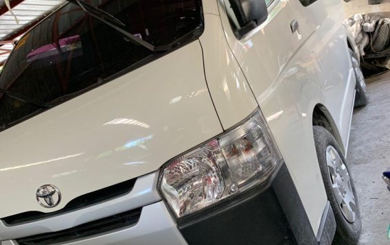 Selling White Toyota Hiace 2018 in Quezon City-1