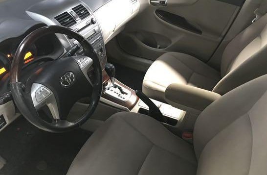Sell Pearlwhite 2013 Toyota Corolla Altis in Quezon City -5