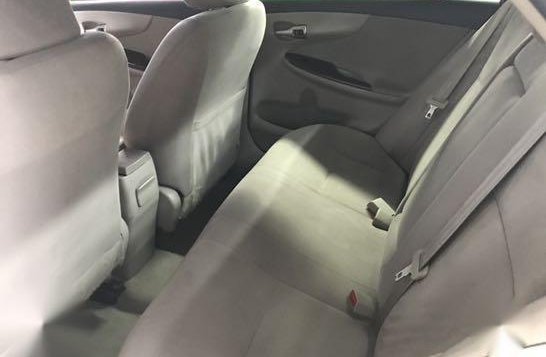 Sell Pearlwhite 2013 Toyota Corolla Altis in Quezon City -6