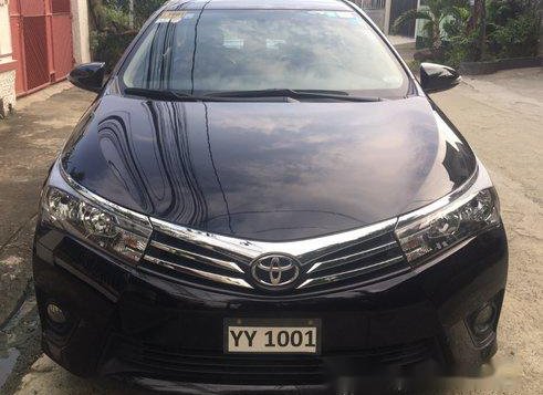 Selling Black Toyota Corolla Altis 2016 at 42000 km